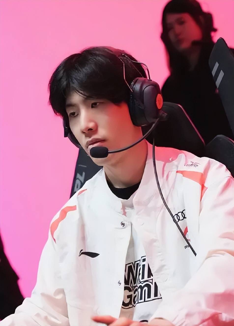 还是场下 还是场下